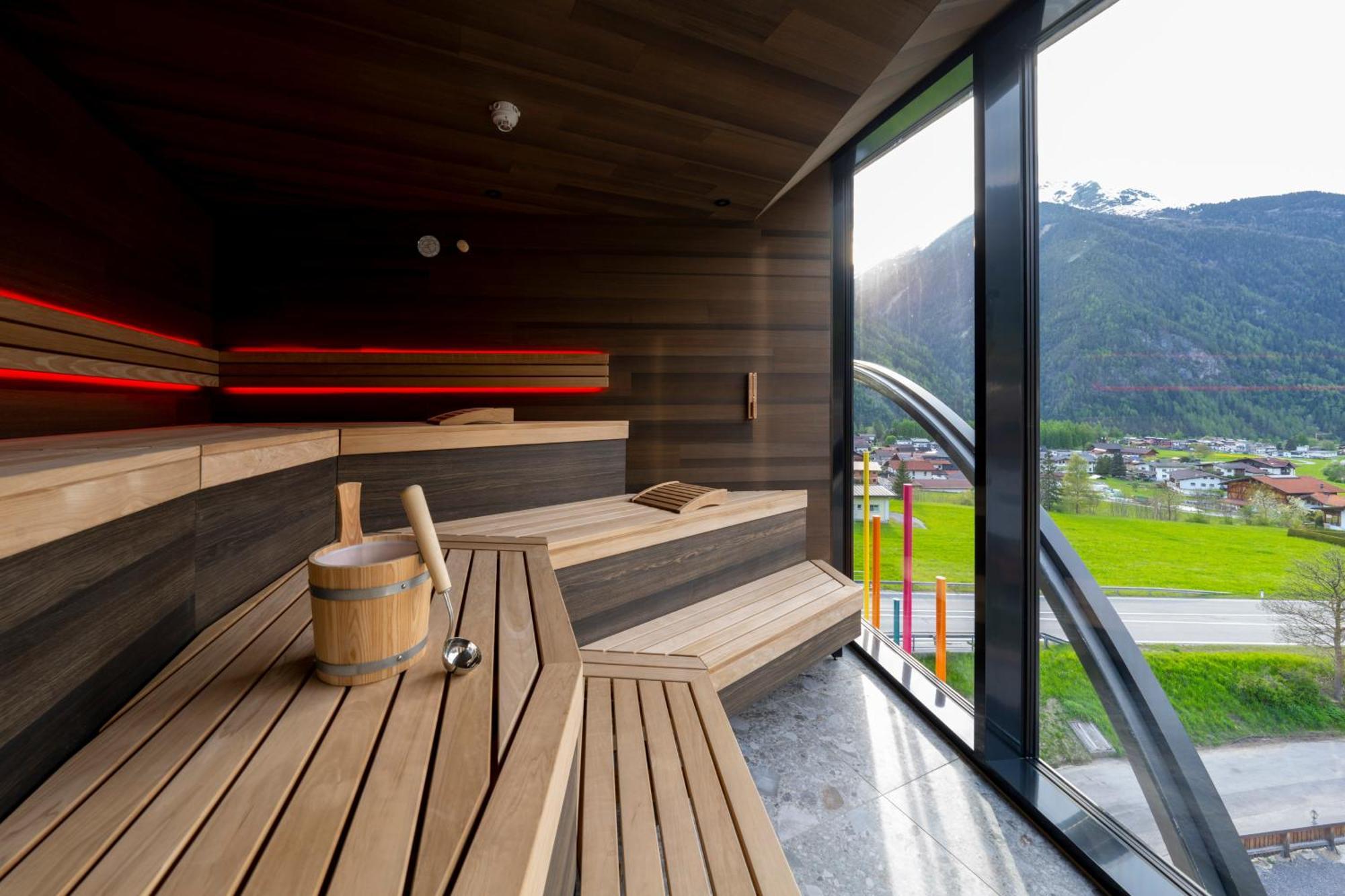 Lifesteil Aparthotel Umhausen Exterior photo